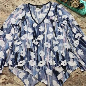 Blouse size med like new no wear and tear at all